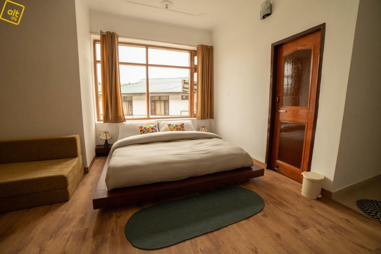 Alt Life - Dharamkot Hostel McLeod Ganj Bagian luar foto
